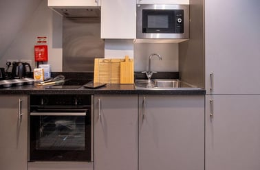 Ash Grove, Near University, Guildford - Image 3